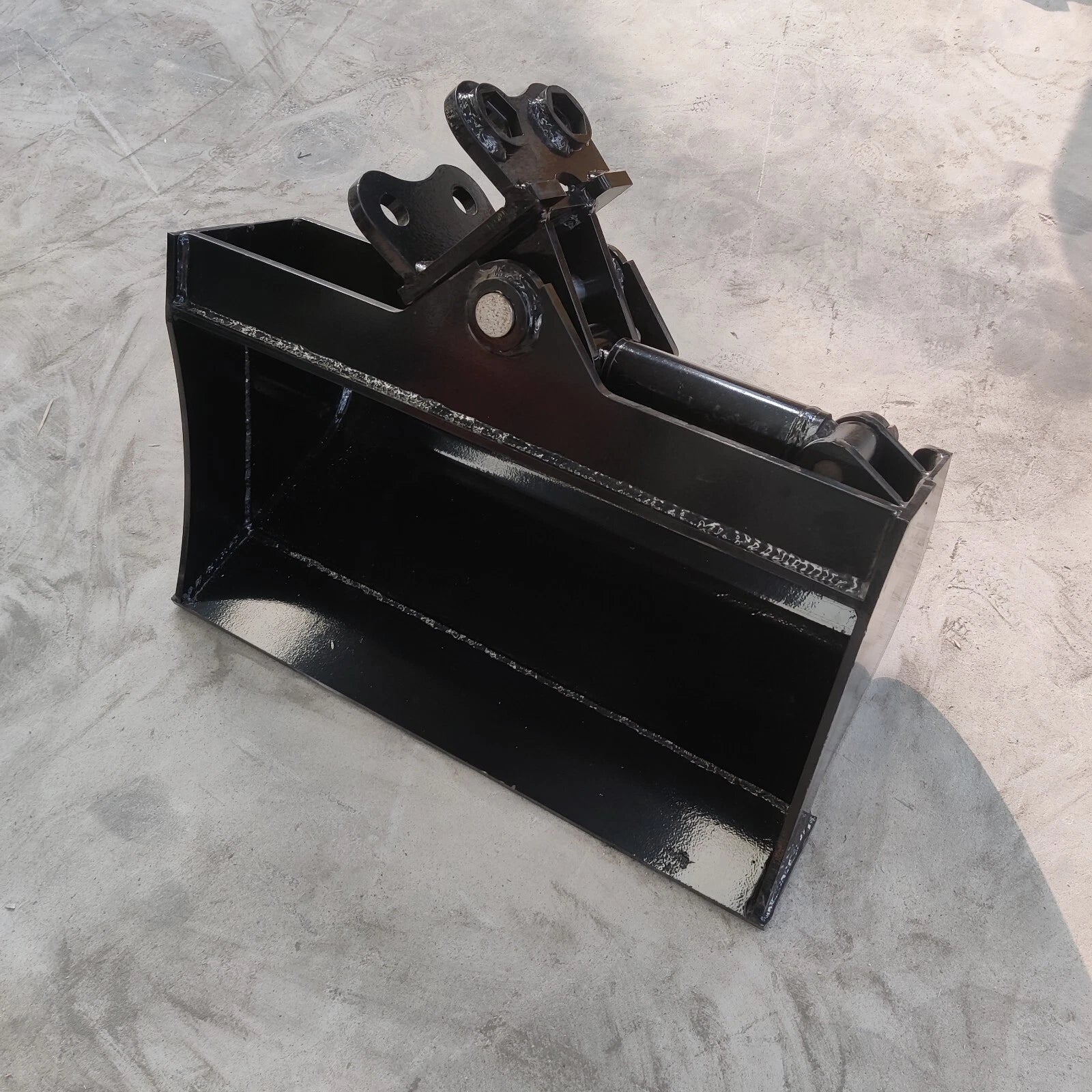 TYPHON Attachments 600mm Tilting Bucket Attachment for TYPHON Machinery Machine