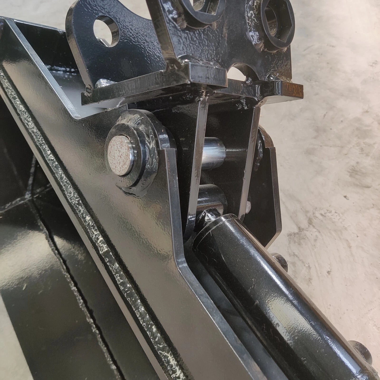 TYPHON Attachments 600mm Tilting Bucket Attachment for TYPHON Machinery Machine