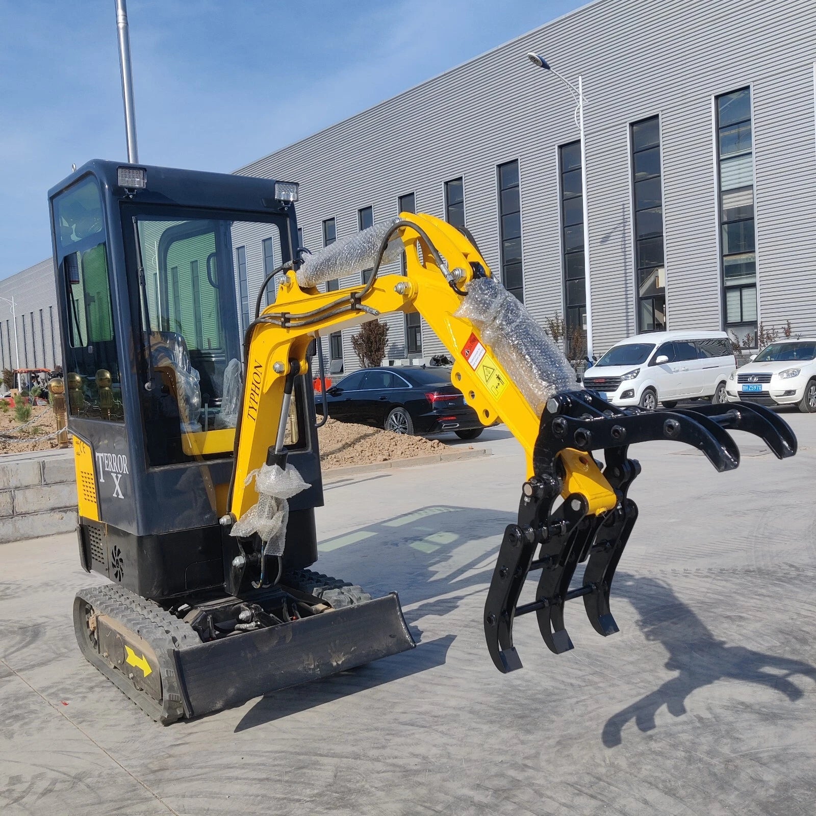 New Mini Excavator, EPA Certified USA Gas Briggs &amp; Stratton Engine