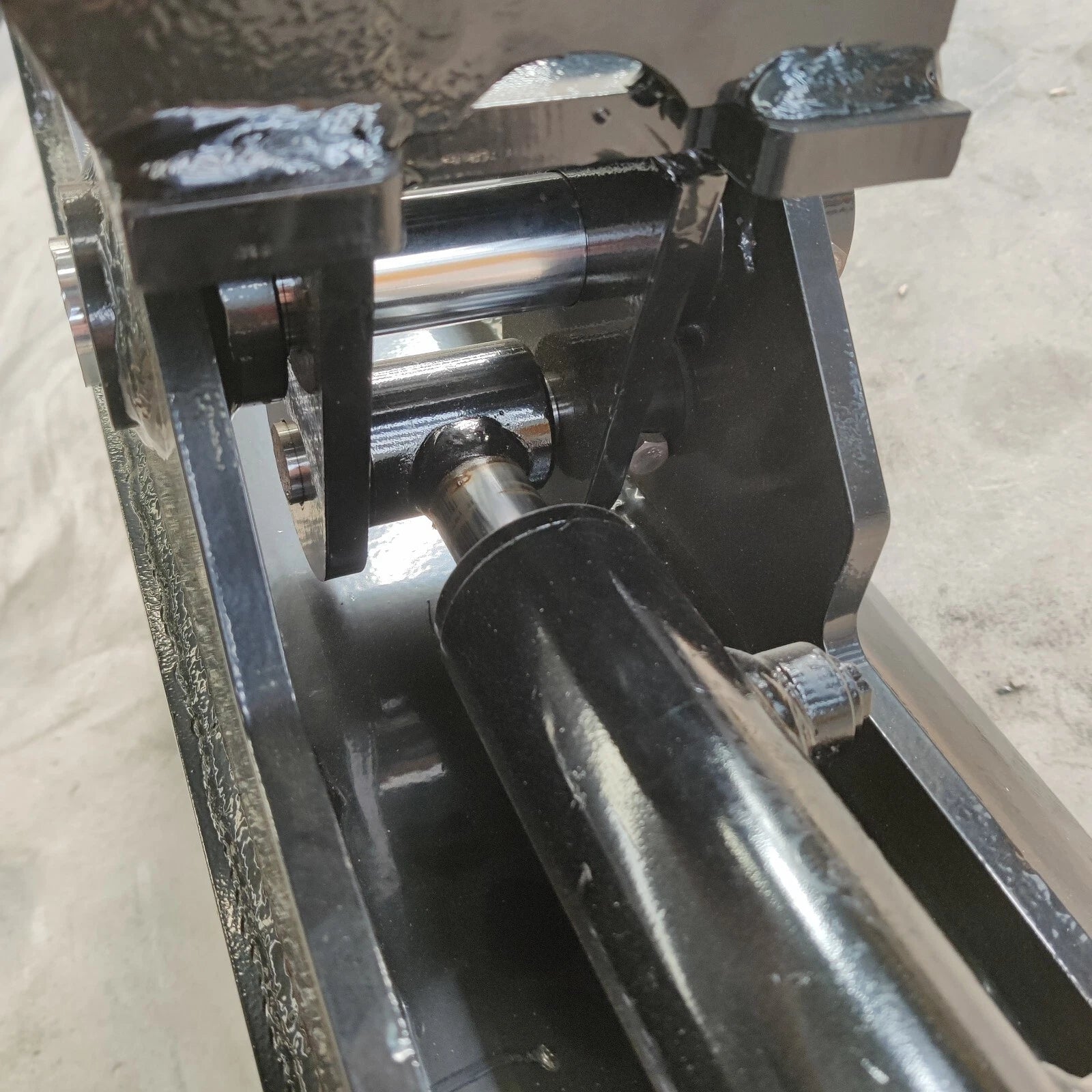 TYPHON Attachments 600mm Tilting Bucket Attachment for TYPHON Machinery Machine