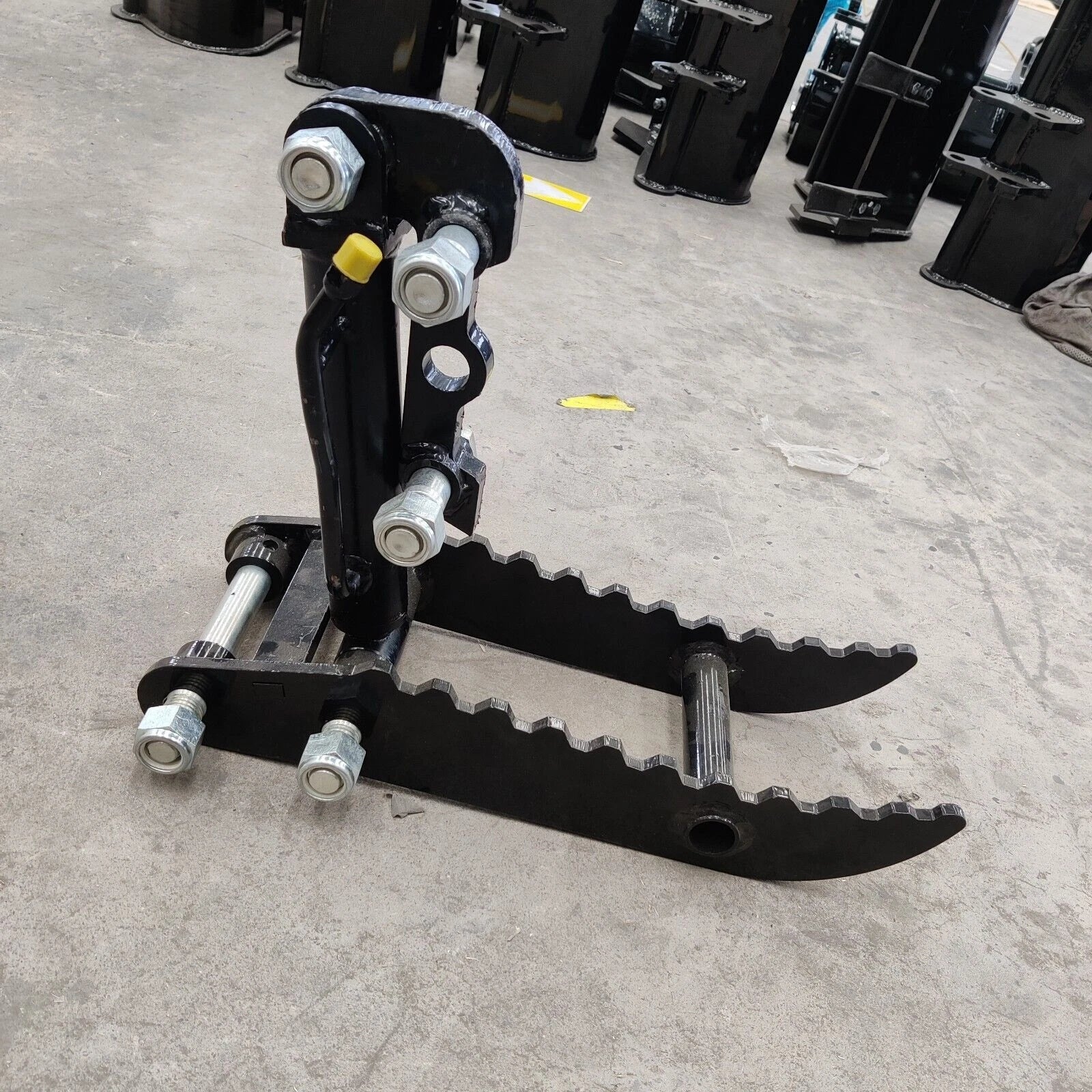 NEW Hydraulic Thumb Clip for Mini Excavators, Easy to Pick Up Irregular Objects