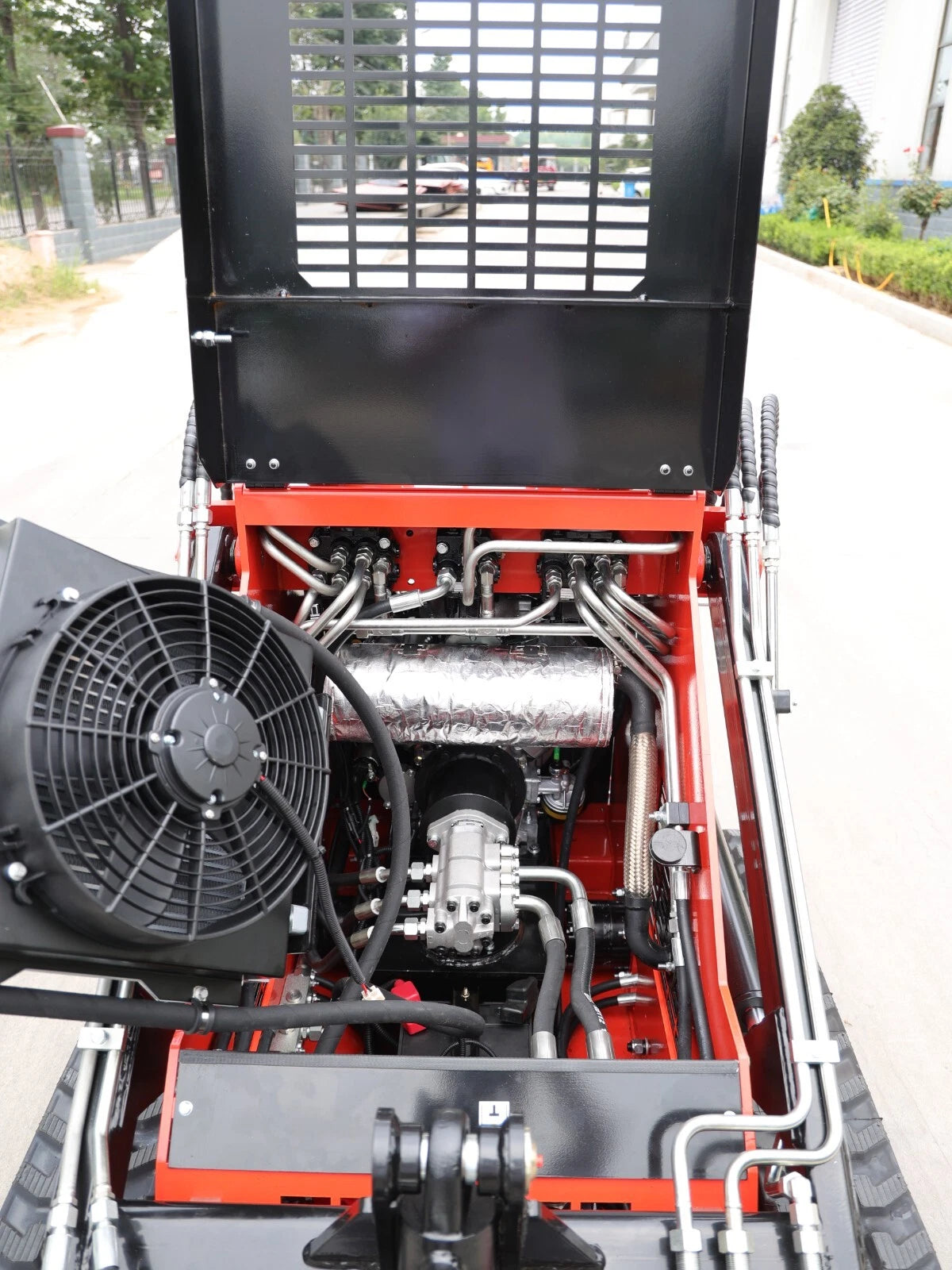 New 1,800lbs Mini SkidSteer Loader 23HP Gas EPA B&amp;S Engine Multiple Attachments