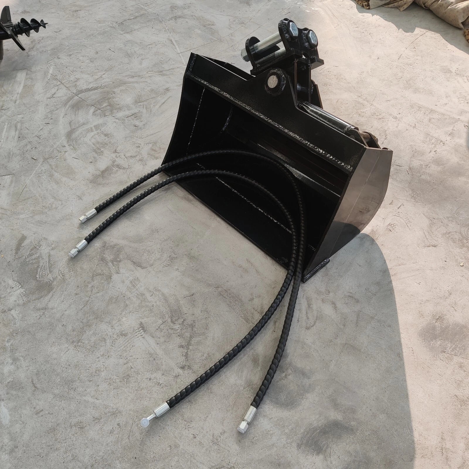 TYPHON Attachments 600mm Tilting Bucket Attachment for TYPHON Machinery Machine