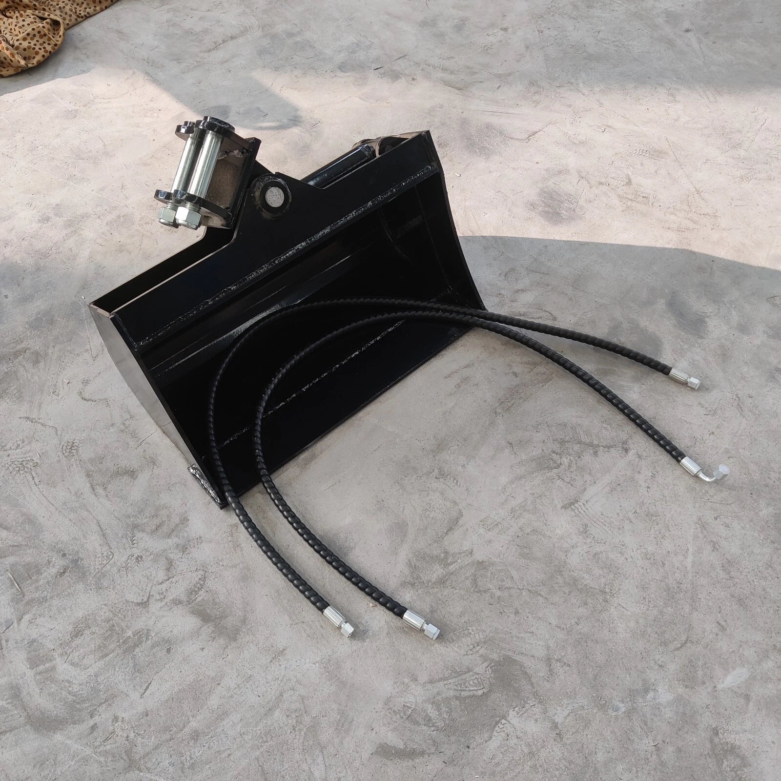 TYPHON Attachments 600mm Tilting Bucket Attachment for TYPHON Machinery Machine