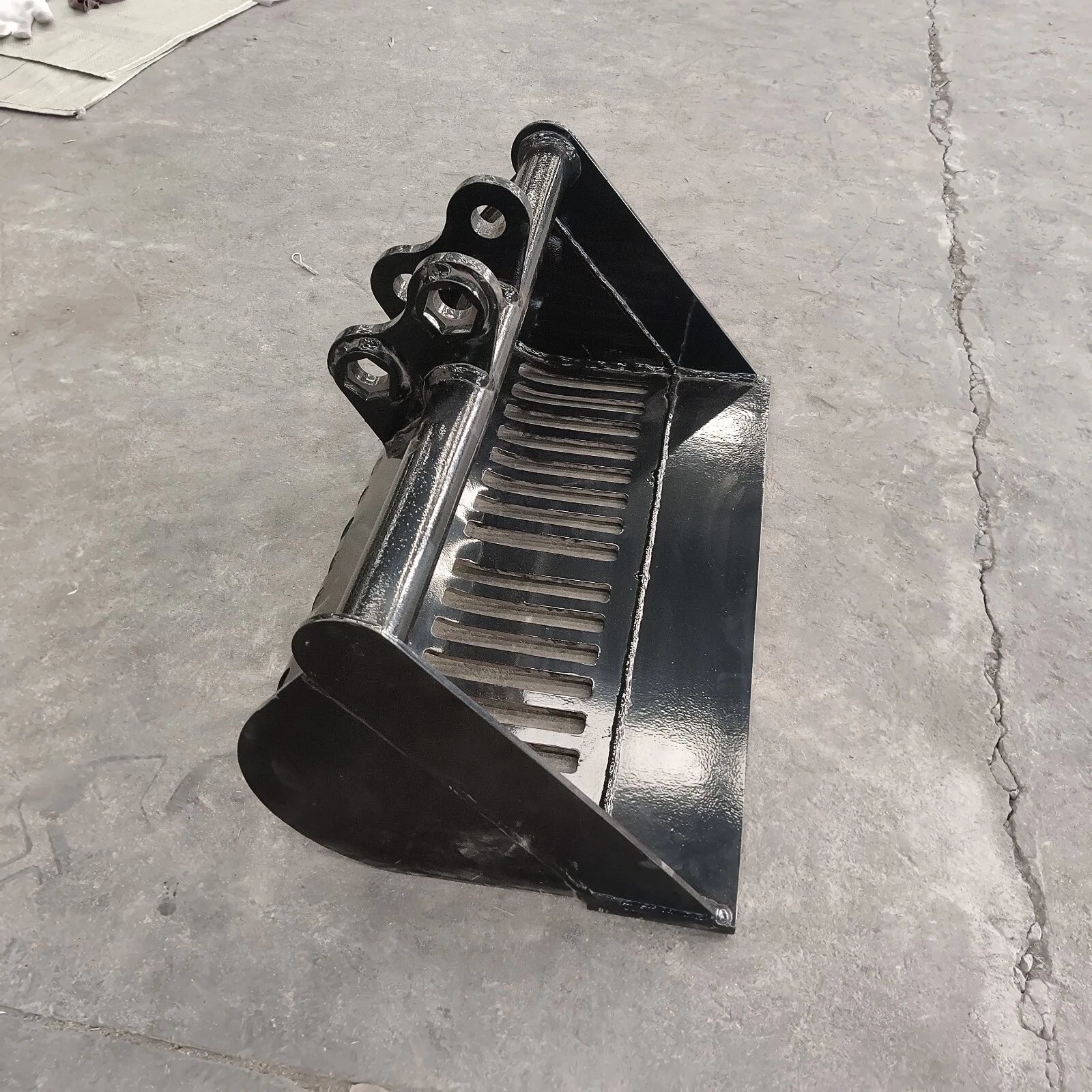 TYPHON Attachment 600mm Screening Skeleton Bucket for Mini Excavators Digger
