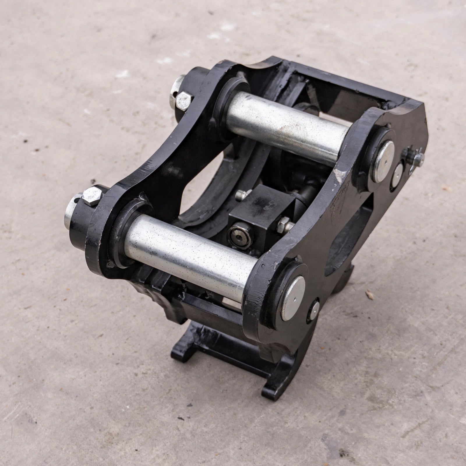 Quick Hitch Coupler Attachment for TYPHON KUVUO 4.0 Mini Excavator